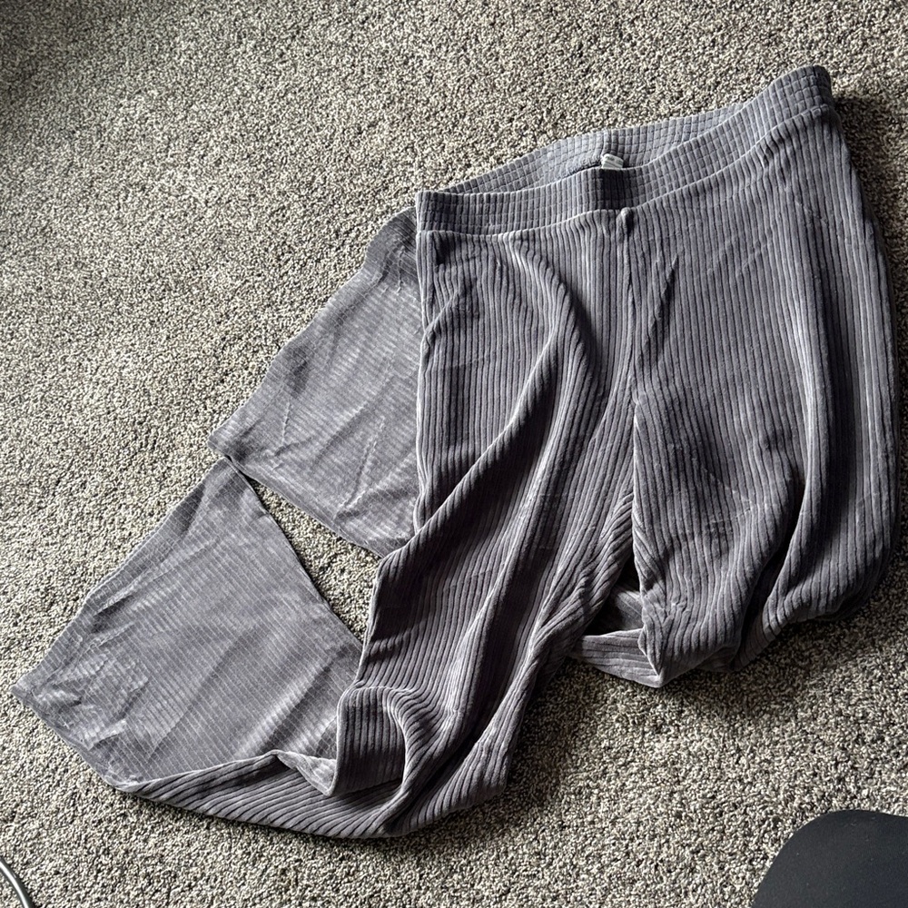 Aerie Women’s Charcoal Corduroy Pants